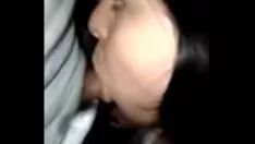 تشغيل بطلي يشد نهر الحليب من الأقدار بكلماتها.