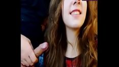 Reproduzir Adolescente precioso e gostoso chupa sashay na webcam