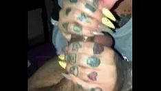 Reproduzir Garota tatuada cede esbanjamento molhado