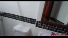 Reproducir Prostituta insidiosa se corre severamente en gran sashay