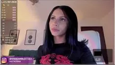 Reproduzir Eu registrei mais gravações em vídeo dela