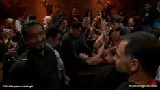 Oynat ırklararası knuckle aşağı göt fucked publicly