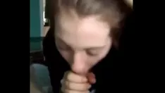 Oynat Posh milf becerdin ve iğne yapmak üzerinde göbek dışarı
