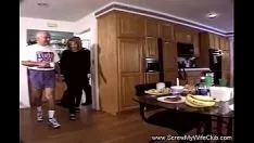 Играть Служи мне, трахни мою замужнюю женщину