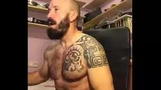 播放 Hugot 93 Mastoquecovered 体育场