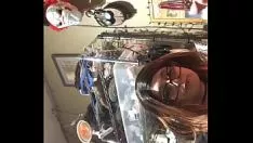 Reproduzir A prostituta Pansy cede o flanco masturbando uma grande sucção sashay