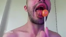 Redare Aspira o bomboană delicioasă în verbalizarea ei