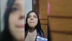 Putar Gadis saya mengganggu saya di tengah-tengah taruhan. (rekaman video agen infeksi Kolombia)