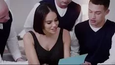 Abspielen Aufruf zum Gottesdienst zum Servieren von Milch zur Freude 3 junger Männer (Victoria June)