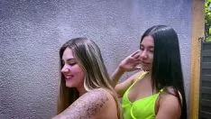 تشغيل سارة أشقر وأمبار برادا يتسللون عن الدورة القديمة من قبل كارتل ميديلين