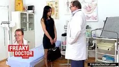 播放 Sproutings hottie sussie infield 是来自斯洛伐克共和国的 dp 荡妇