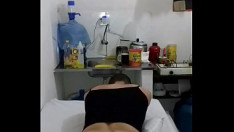 Redare Bebelușul fierbinte este antrenat sever și frământă!