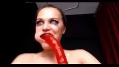 Riproduci Estremamente muschiato abisso oceanico faringe uomo santo spinta grandi tette webcam