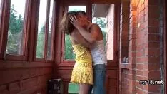 Reproduzir Casal de jovens gostosos fazendo sexo