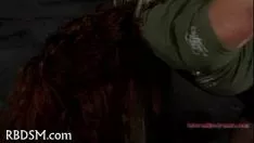 চালান ট্রুলোভ তার কিটি-বিড়ালকে ভিড় করে