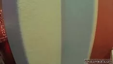 Jouer Missy nervus facialis, une adolescente non professionnelle, s'amuse avec le backeen