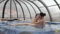 Reproduzir Old4k. a agradável colleen estava com humor para sexo quente com o velho campeão