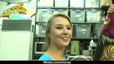 Abspielen Sex gegen Geld bei Verstauchungen scheuen Missy in eine Schlampe 30