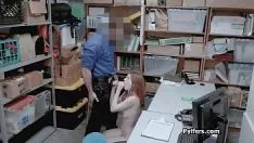 播放 红头衣小偷挥霍后收购cnix