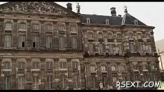 Jouer Grand-père se promène dans la zone rouge d'Amsterdam