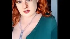 Putar Dewi milf berambut merah yang melenting menghipnotis Anda dengan payudara saya yang memantul