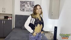 Afspelen Zeer schattige tiener latina pornocasting met frisse gezichten