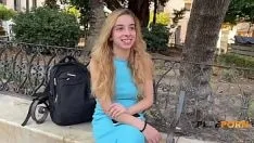 Reproduzir Ela é aquela garota de 18 anos que você adoraria foder! irina love quer experimentar :-d