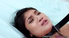 Jouer Larruped et restreindre l'adolescent jizzed