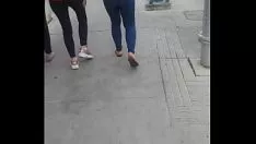 चलाएँ एशियन मिस्सी वॉक इन सैंडपेपरल्स अलग 1