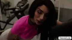 تشغيل Shemale سرج الصالة الرياضية Buddy Orgy: Ariel Demure & Cliff Jensen