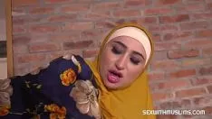 Reproduzir Bspoil de cabelo liso em hijab fica bombado