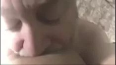 Jouer Gros seins annulés sucent turbulentement