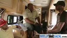 Reproducir Milf cachonda y cachonda (pot veildomain) se acuesta para chupar y azotar con la grabación de video de la bbc-11