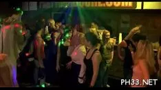 Afspelen Blonde beauty's moeten hard geneukt worden