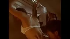 Reproduzir Secretária muito gostosa fode seu devoto mais tarde