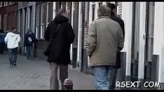 تشغيل محظية رقيقة تتأرجح في ركلة قوية